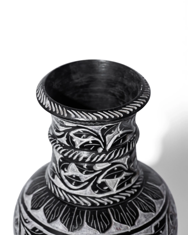 Black Symphony Vase