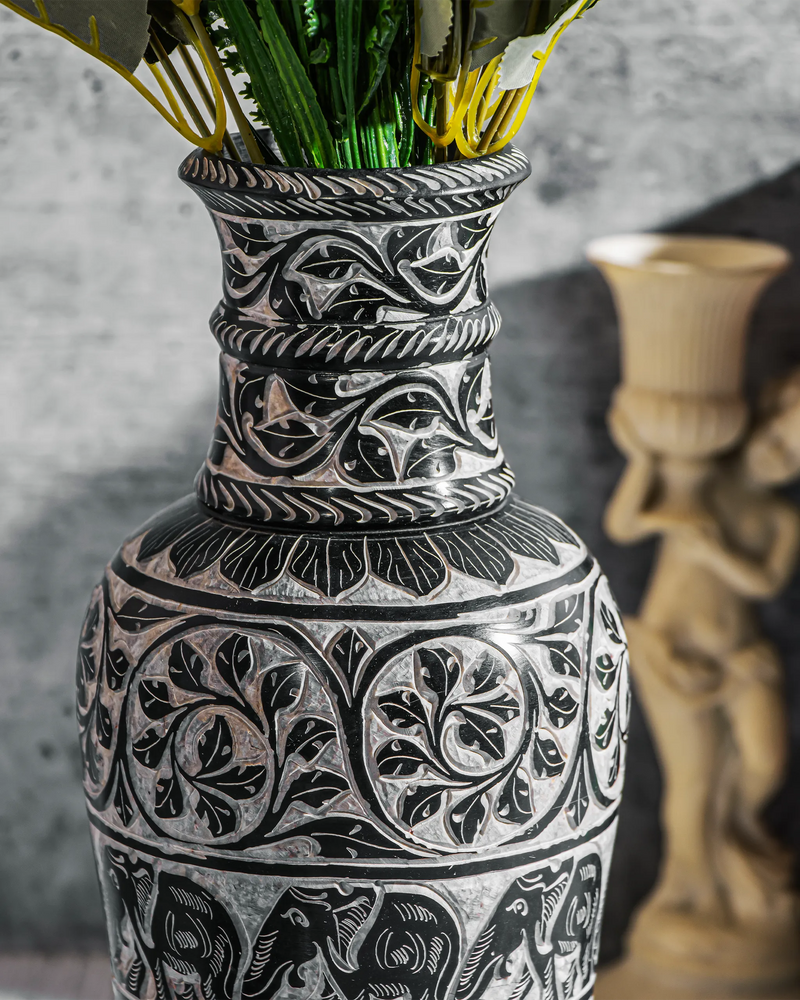 Black Symphony Vase